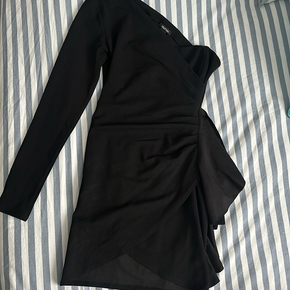 Black mini dress! BOOHOO! Beautiful one shoulder cocktail dress